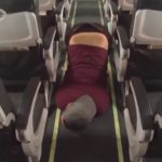 Ce couple voyage seul dans un avion de ligne en Thailande !