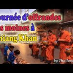 Thaïlande : offrandes matinales aux moines à Chiang Khan