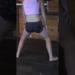 Petite voyageuse qui danse !