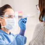 Covid-19 : Les tests de dépistage à l'étranger sont-ils remboursés par l'assurance maladie ?