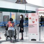 «Testé positif avant de prendre l'avion, pourrai-je être remboursé ?»