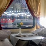 En famille, voyager en train de nuit coûte souvent moins cher qu'en avion