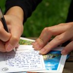 En Isère, une commune est championne de France de l’envoi de cartes postales