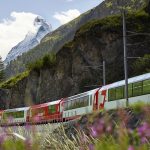 Suisse : Le Glacier Express : la magie des Alpes suisses en train panoramique