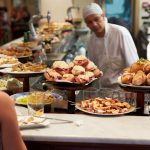 Comment ne pas (trop) passer pour un touriste dans un bar à pintxos à San Sebastián ?
