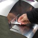 touristes et voyageurs d’un jour déconcertés par le nouveau ticket de métro parisien