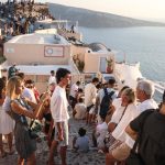 Après les séismes du début d’année, les touristes continuent de déserter Santorin