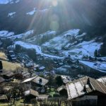 De plus en plus chère, de moins en moins de neige… Et pourtant, la montagne fait le plein de vacanci...