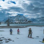 Au Svalbard, voile et ski sous le soleil de minuit