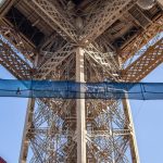 À 60 mètres au‑dessus du vide, le pont suspendu de la tour Eiffel est de retour à Paris